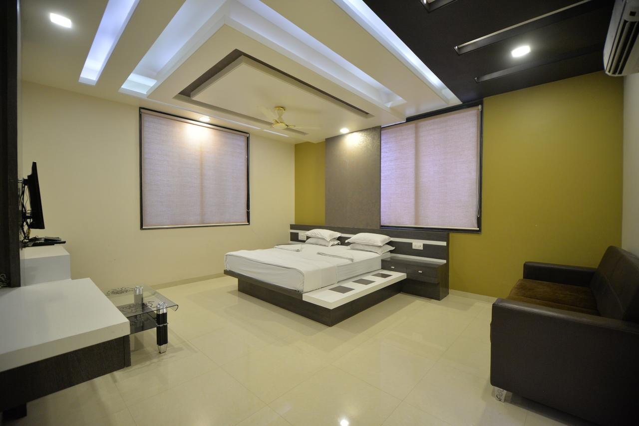 Hotel Radhe Krishna Sholapur Exterior foto