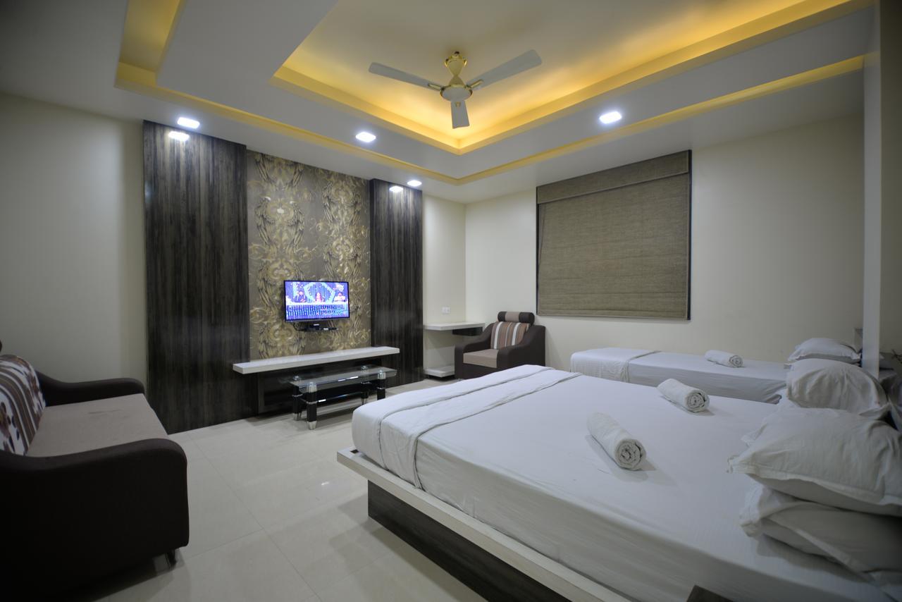 Hotel Radhe Krishna Sholapur Exterior foto