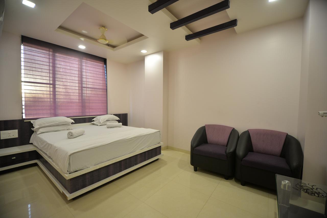 Hotel Radhe Krishna Sholapur Exterior foto