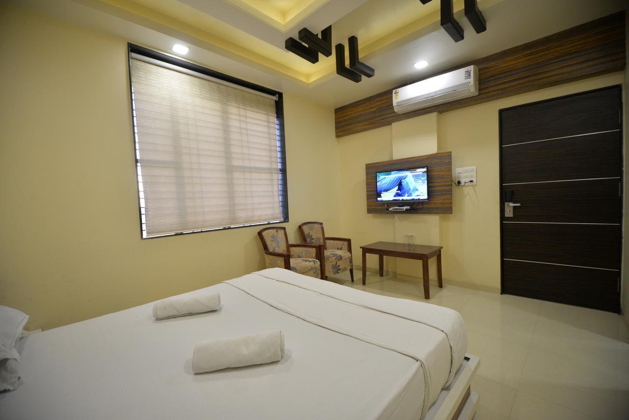 Hotel Radhe Krishna Sholapur Exterior foto