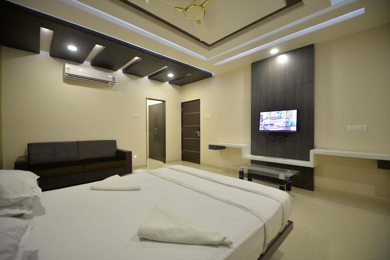 Hotel Radhe Krishna Sholapur Exterior foto