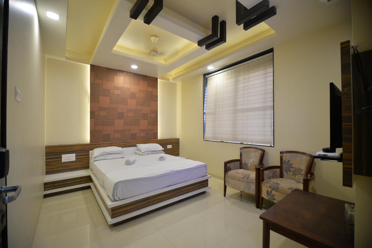 Hotel Radhe Krishna Sholapur Exterior foto