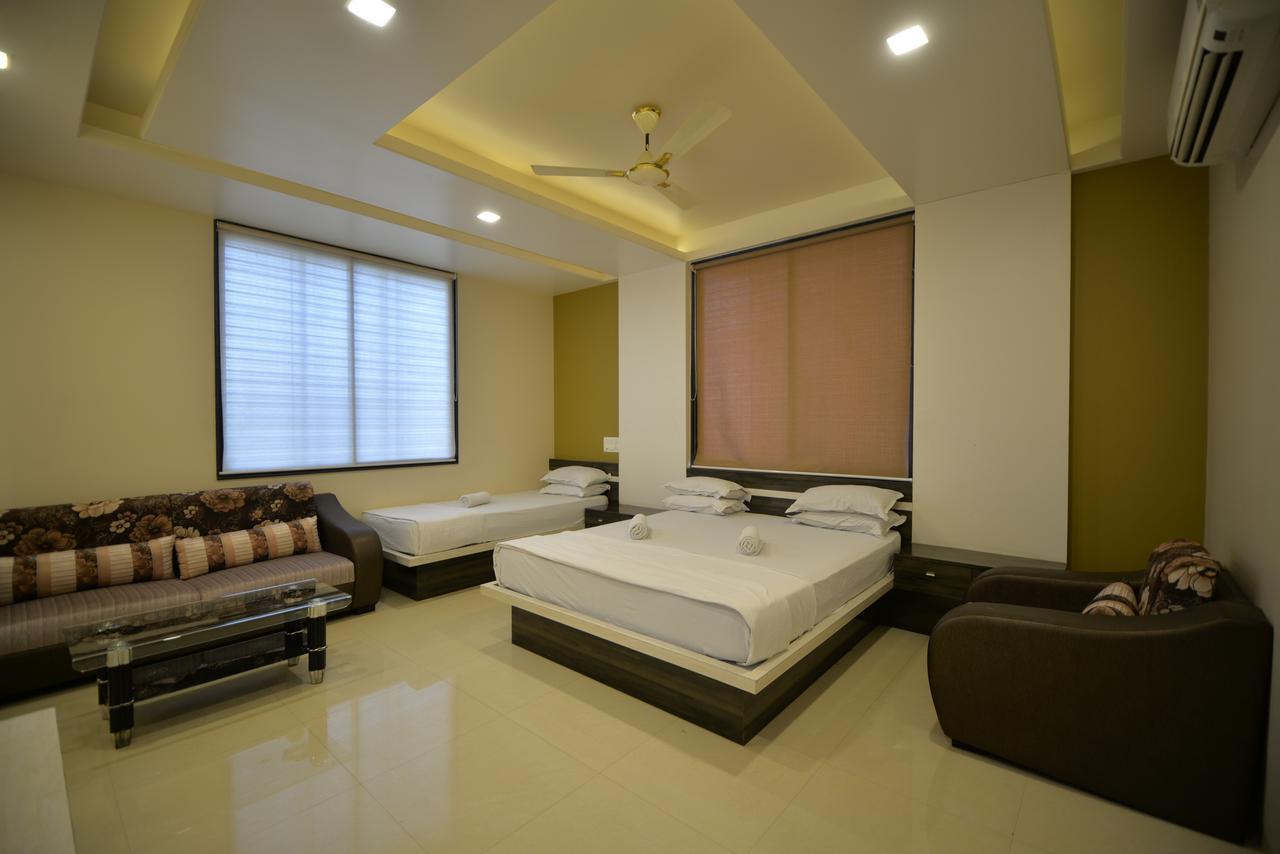 Hotel Radhe Krishna Sholapur Exterior foto